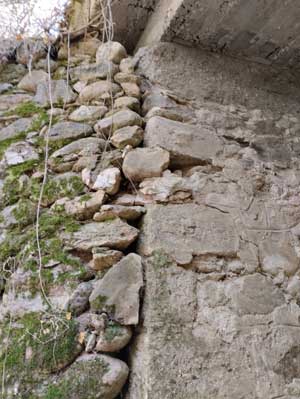 Brücke repariert über dem Tsakarchitsa