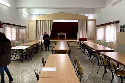  Αίθουσα στο Κέντρο Νεότητας , Πεντάλοφος. Hall in the Municipal Hall, Pentalofos, Saal im Gemeindezentrum, Pentalofos